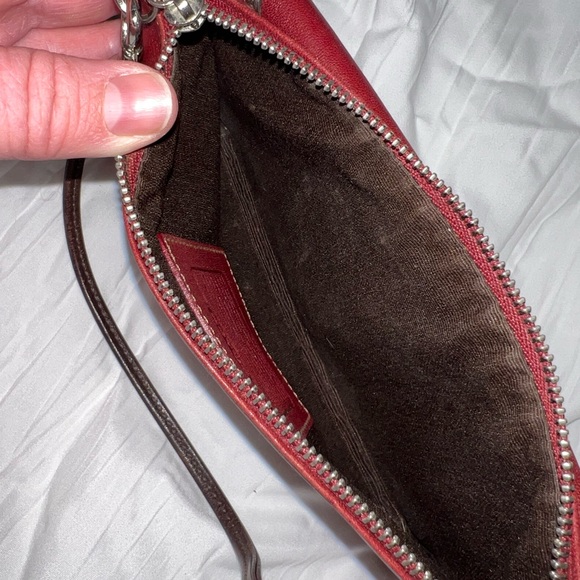 Coach Hamptons burgundy wristlet - Picture 4 of 5